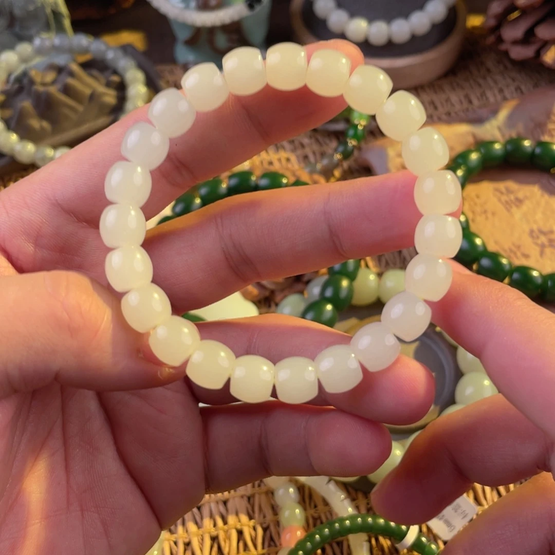 未镶嵌手链和田玉铁**?