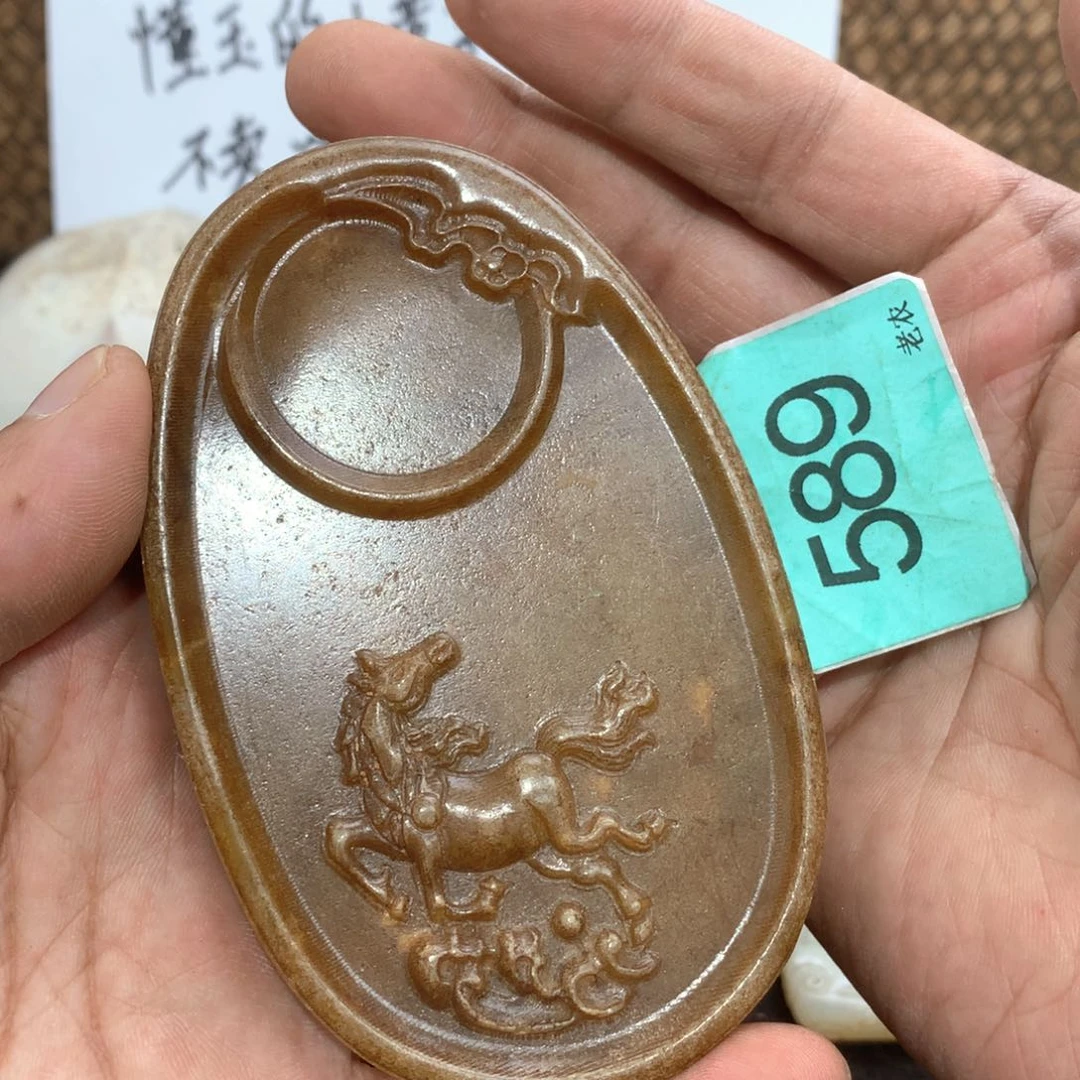 未镶嵌透闪石-蛇纹石玉颈饰