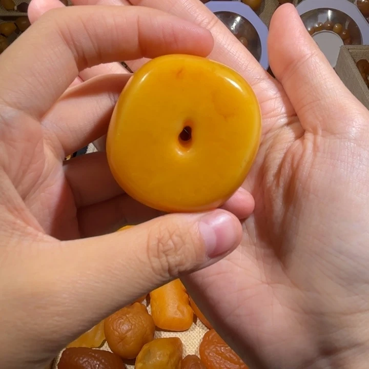 琥珀未镶嵌颈饰蜜蜡老蜡扣子