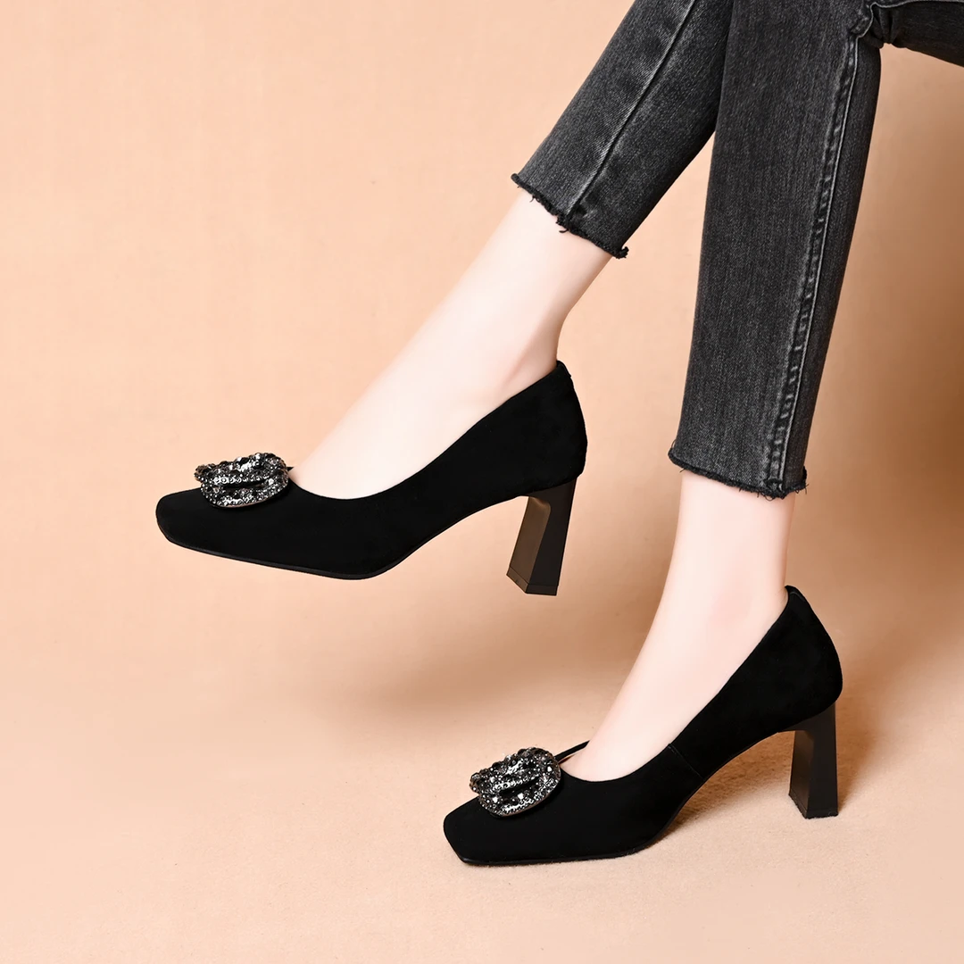 法式复古方头浅口春秋2025新款时尚百搭舒适方头水钻中跟粗跟单鞋