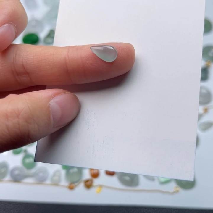 翡翠未镶嵌颈饰水滴