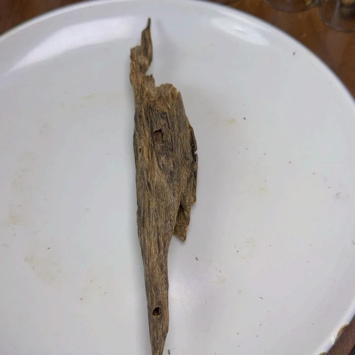 钟***哥沉香沉香碎屑蓝宝石虫漏花果香