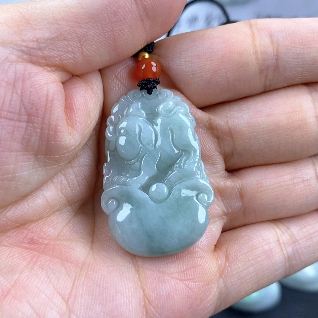 P***T翡翠未镶嵌颈饰猪排