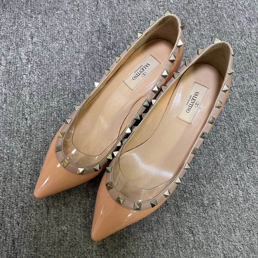 95新 Valentino/华伦天奴 铆钉裸色尖头高跟鞋 37码/13255