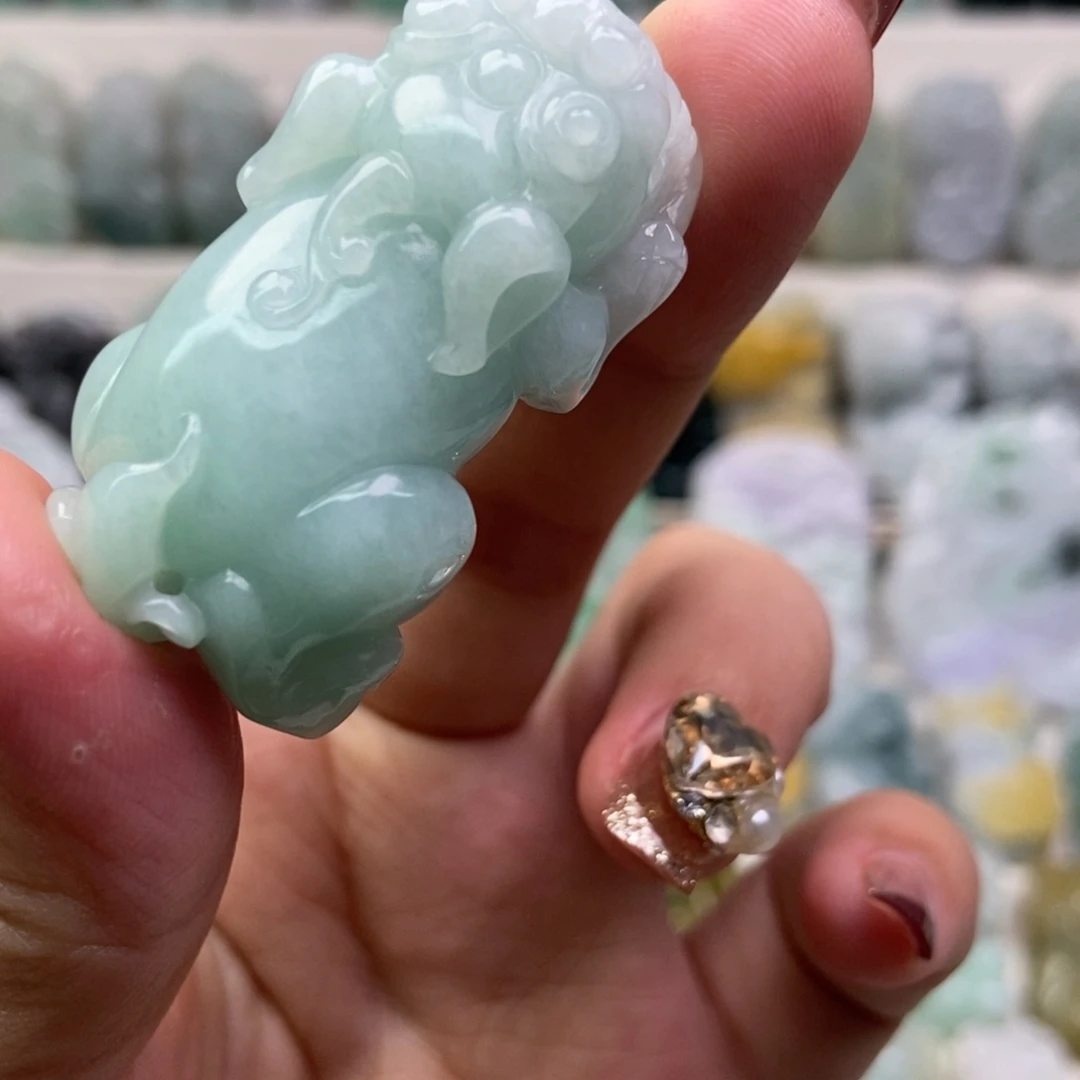 翡翠吊坠(赠链)未镶嵌