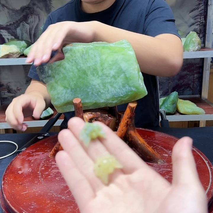 蛇纹石玉合金珠宝奇石