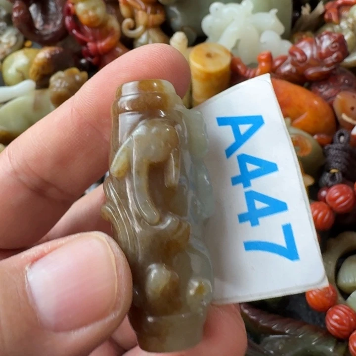 用***3和田玉未镶嵌颈饰