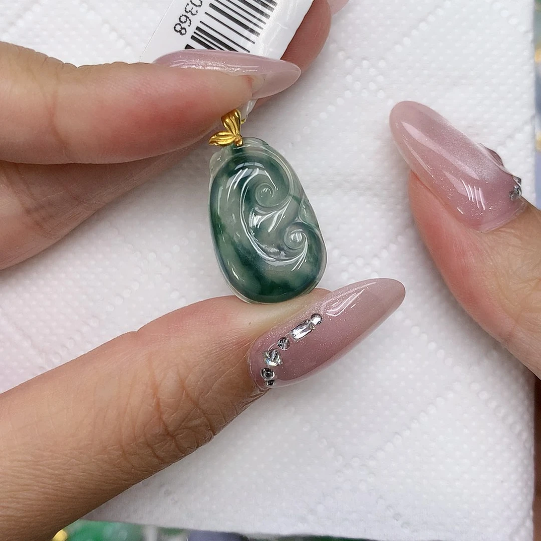 颈饰18K金镶嵌翡翠