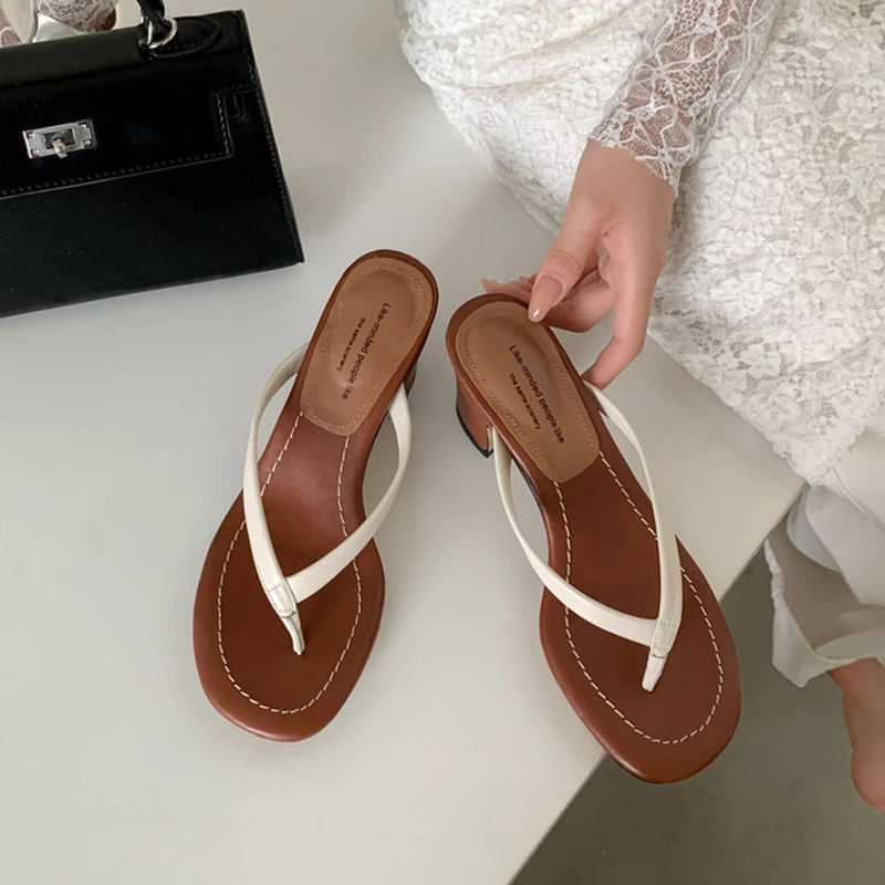 韩版百搭夹趾沙滩鞋粗跟人字拖女夏季外穿露趾高跟凉拖鞋2025新款