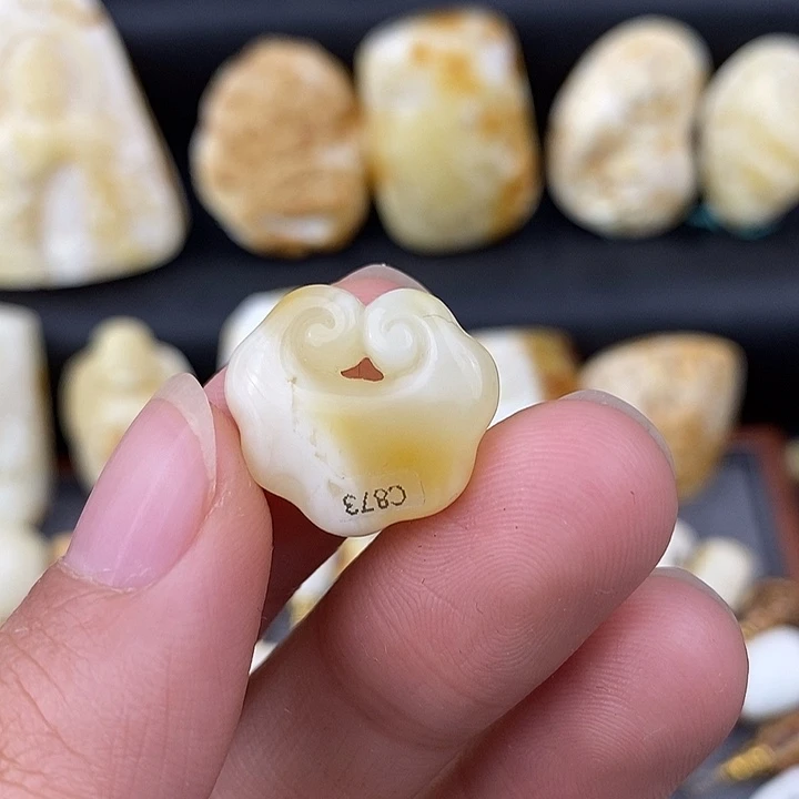 琥珀未镶嵌裸石如意c873