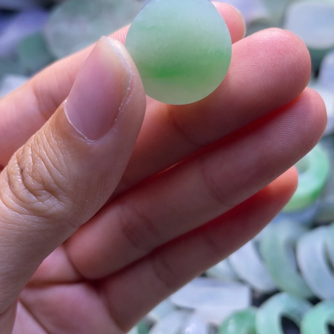 定制翡翠未镶嵌肥扣