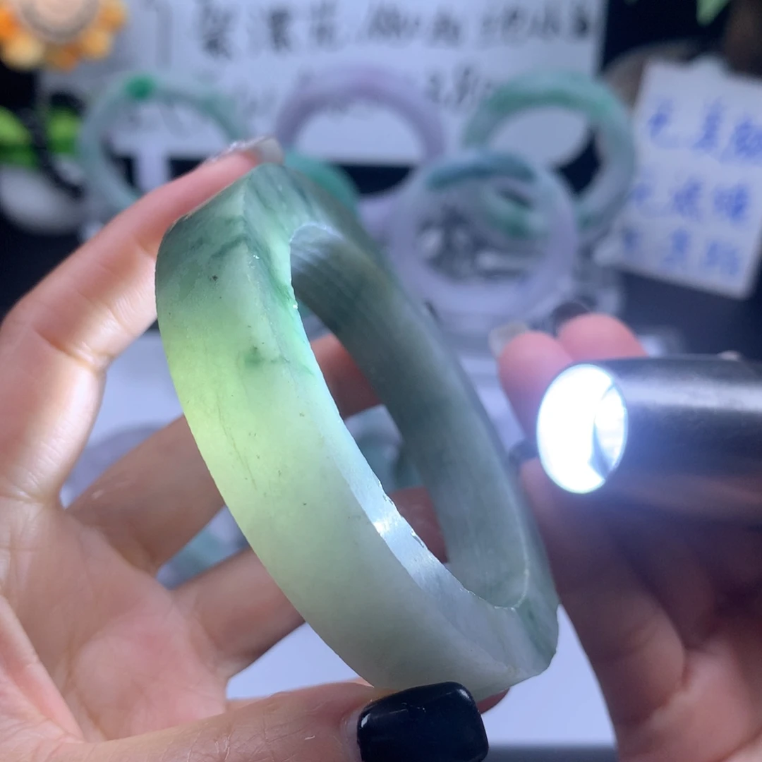 定制翡翠未镶嵌手镯