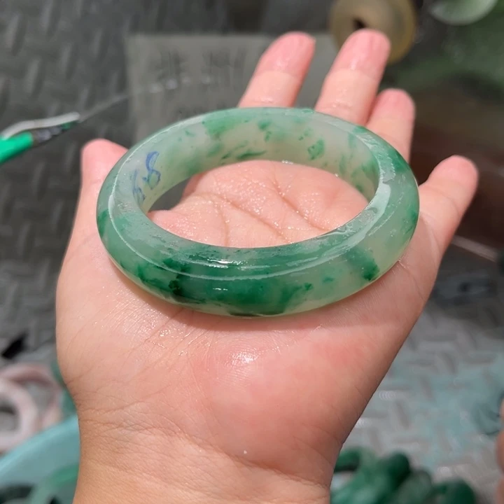 满***辰石英质玉手镯未镶嵌定制