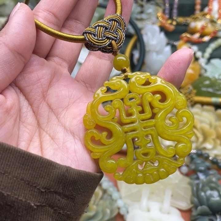 蛇纹石玉吊坠合金