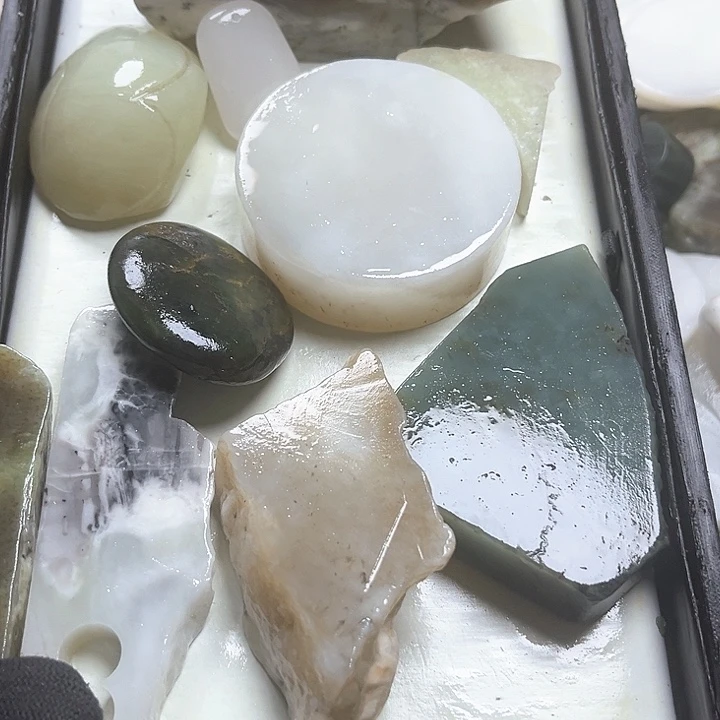 和田玉（糖玉）和田玉边角料9K金镶嵌陈*洲