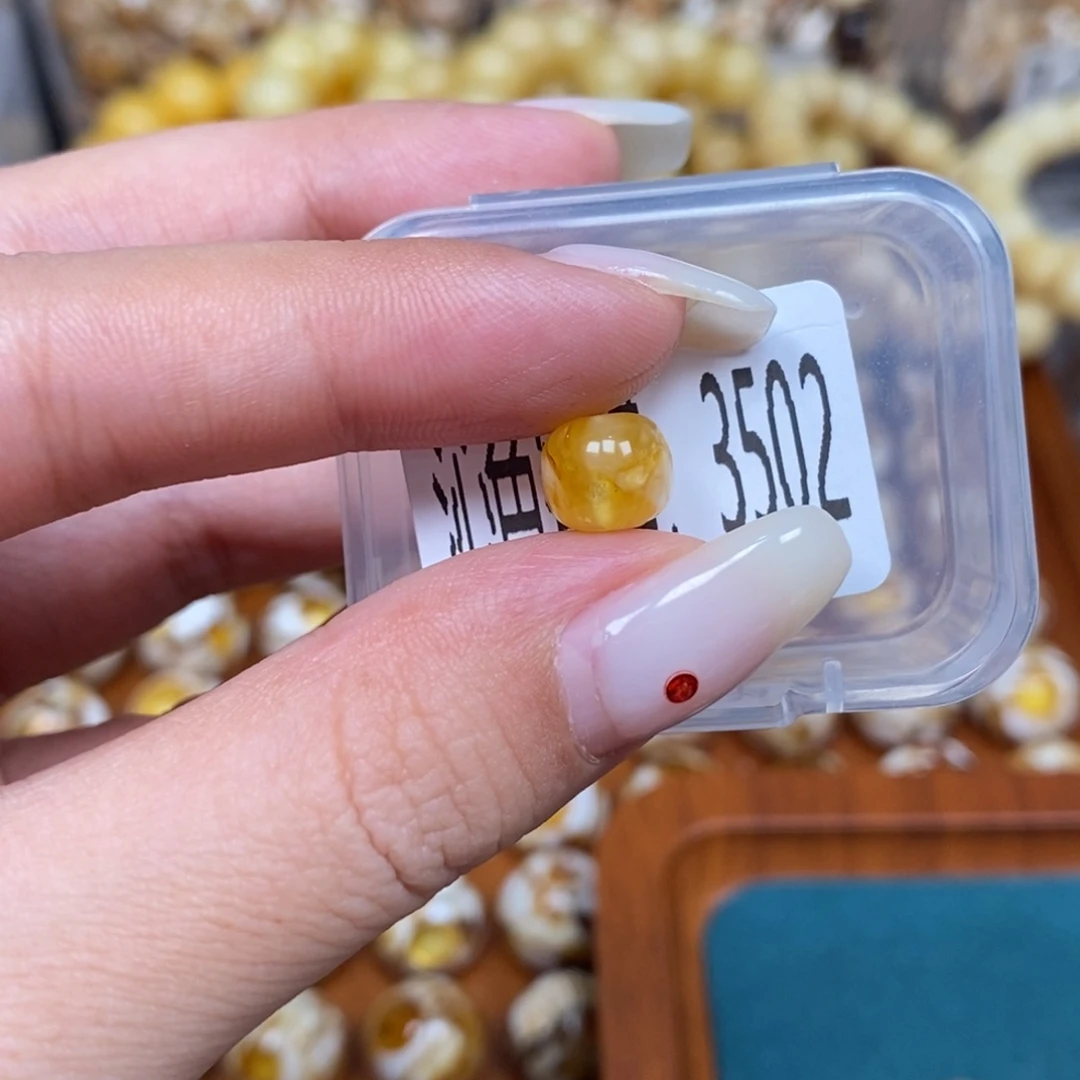 蜜蜡未镶嵌珠宝奇石3502