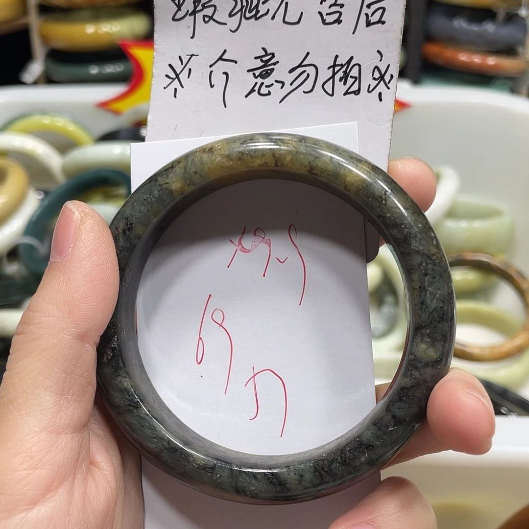 蛇纹石玉手镯未镶嵌