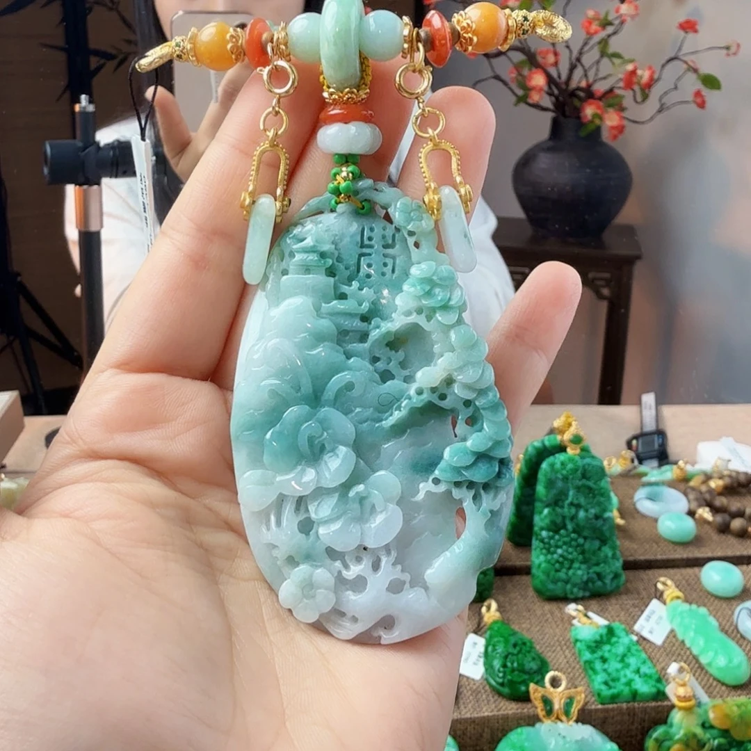 翡翠未镶嵌吊坠(赠链)