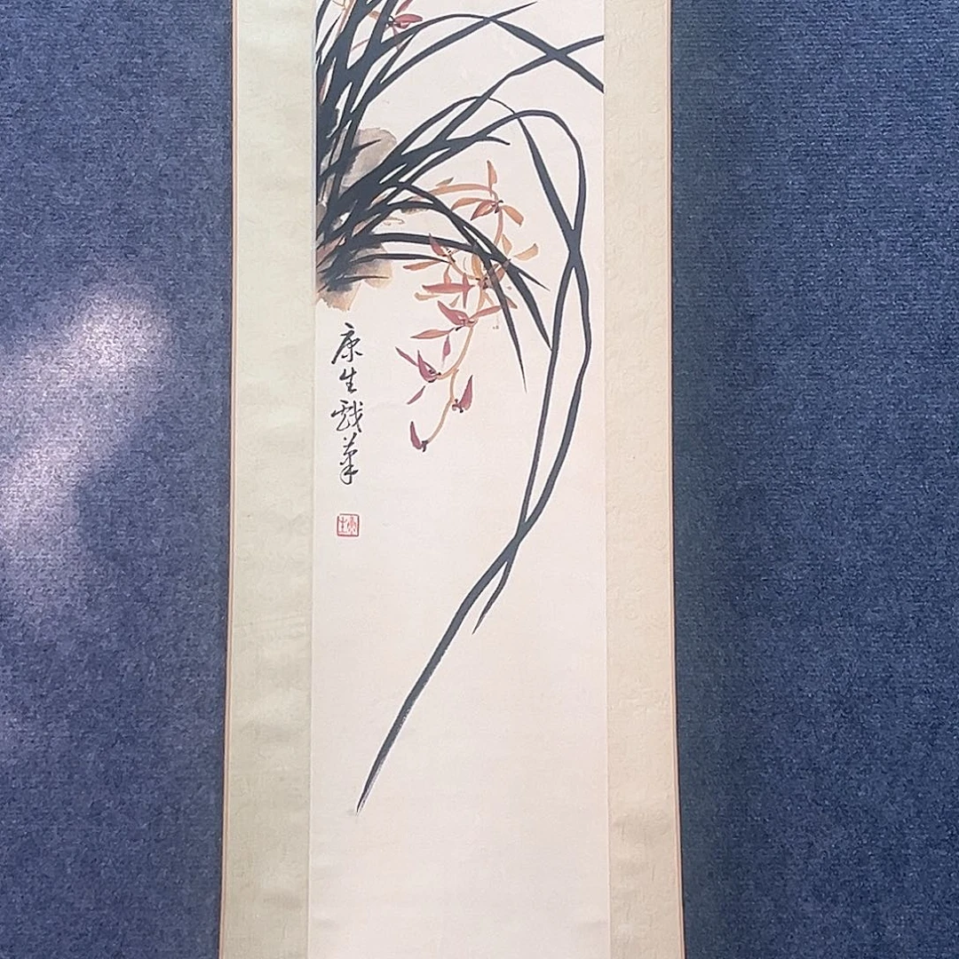 隔空玻璃是用金属做成塑料