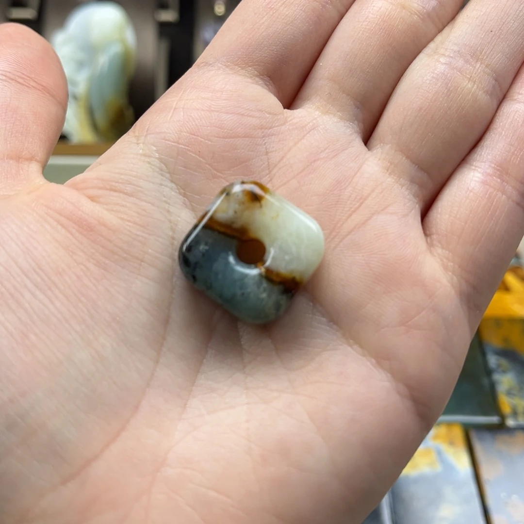 未镶嵌蛇纹石玉颈饰