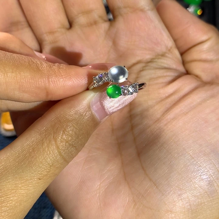 翡翠18K金镶嵌戒指双蛋面