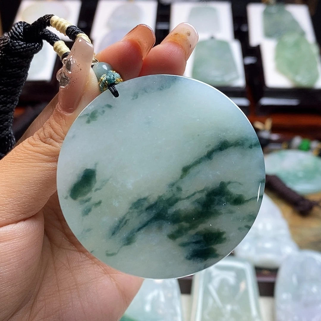 翡翠未镶嵌颈饰飘花无事牌