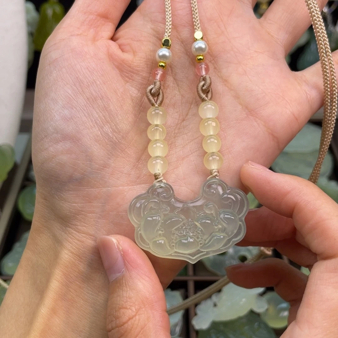 蛇纹石玉未镶嵌颈饰