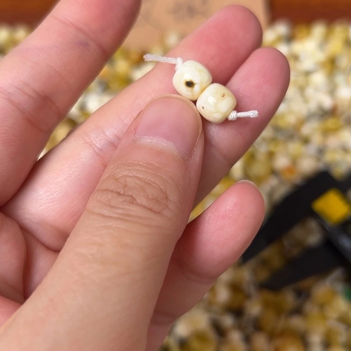 蜜蜡未镶嵌裸石7.