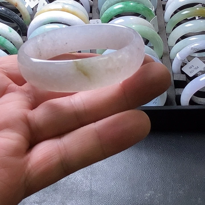 闫***富翡翠未镶嵌手镯贵妃