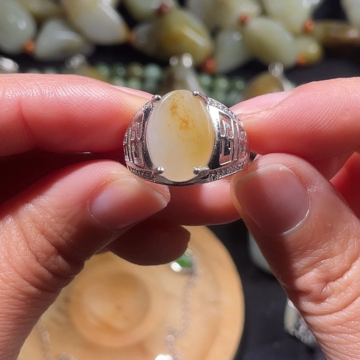 未镶嵌戒指和田玉