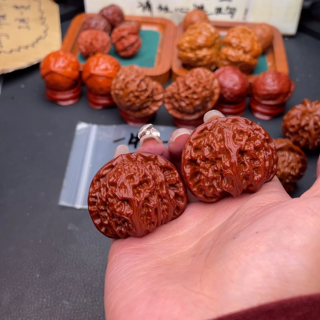 文玩核桃把件白狮子