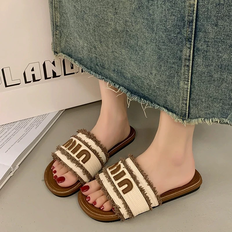 开心家小香风平底凉拖鞋2025新款网红超火配裙子海边沙滩一字拖