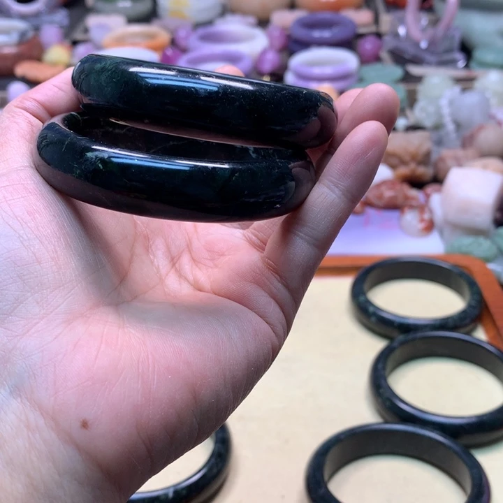 石英岩玉未镶嵌2条59.2有沙眼