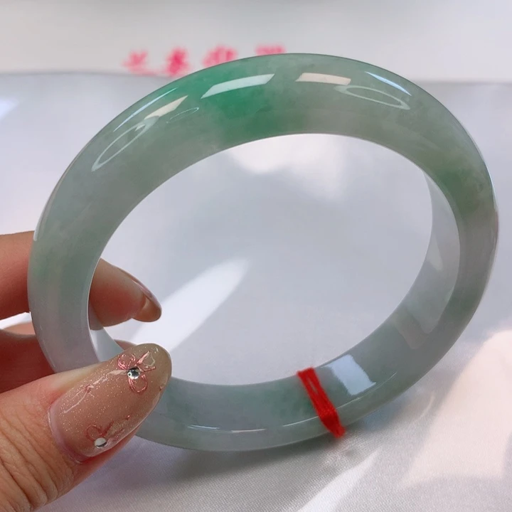 翡翠手镯未镶嵌60圈