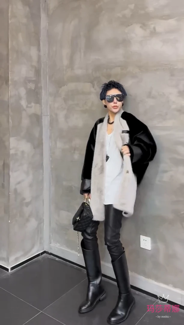 加厚短款宽松型冬季短外套网红女士黑色韩版拼接百搭