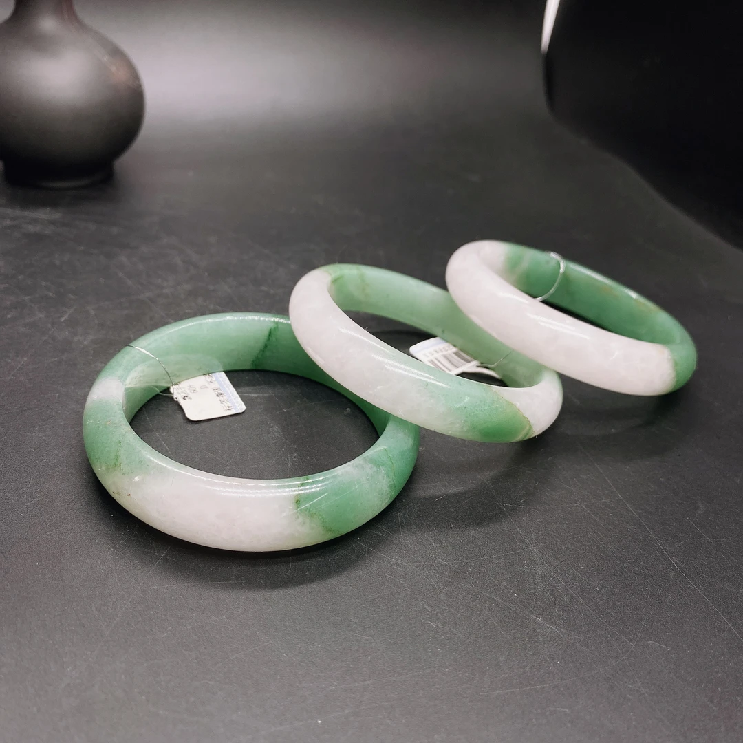 独龙玉蓝天白云手镯一支(多样性发其一)