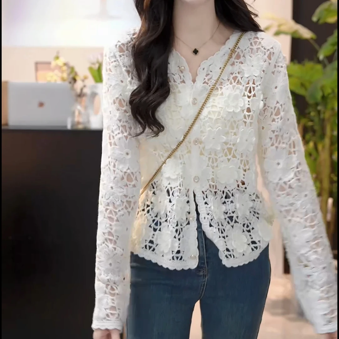 【星河遐想】温柔气质蕾丝提花镂空单排扣上衣LK2501516
