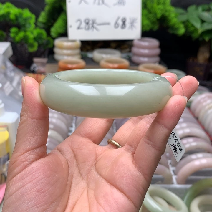 “***˵石英质玉（佘太翠）未镶嵌手镯