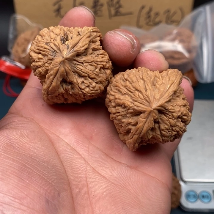 所***長文玩核桃吊坠文玩核桃南疆石，