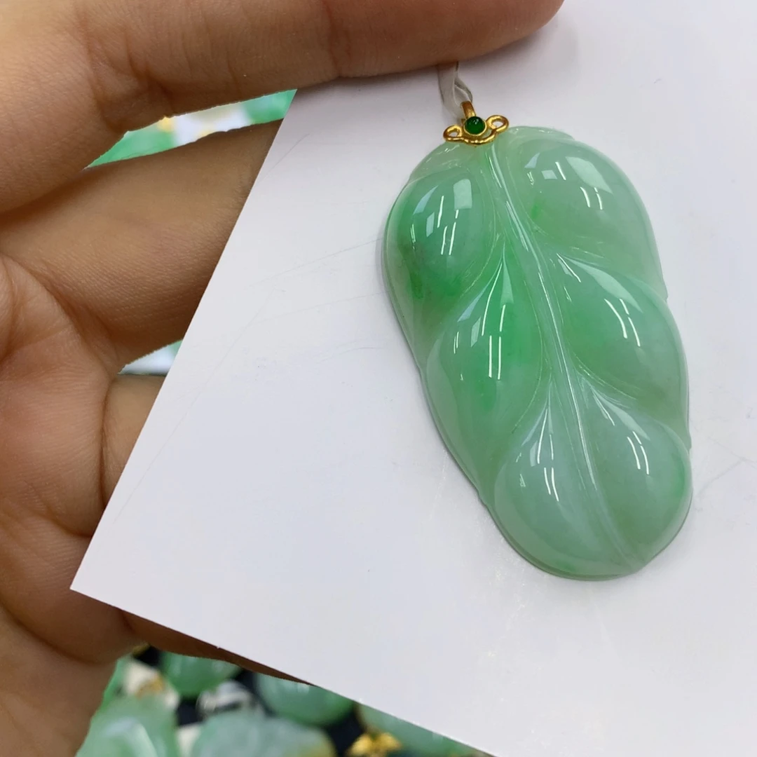 翡翠18K金镶嵌颈饰翡翠