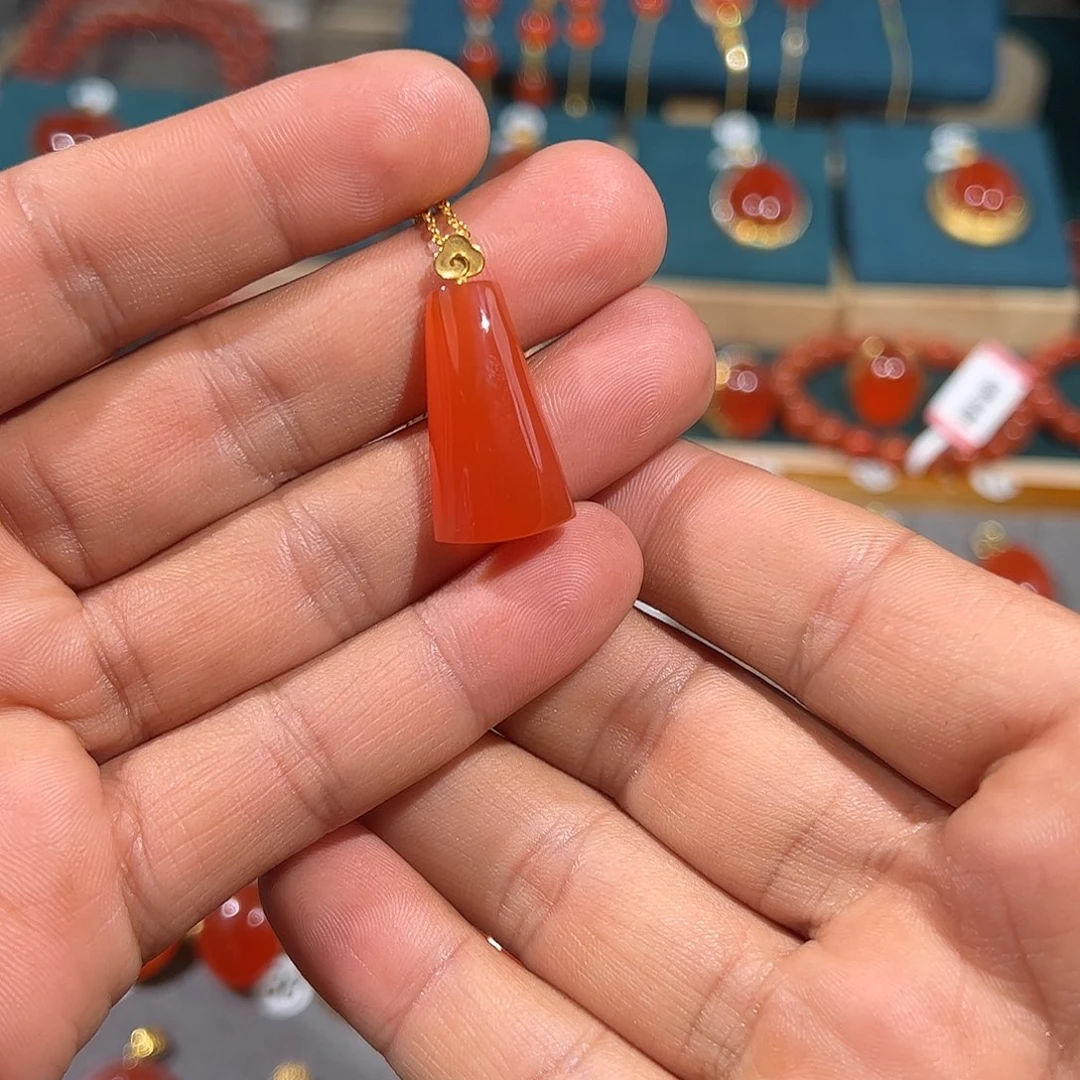 南红玛瑙18K金镶嵌颈饰