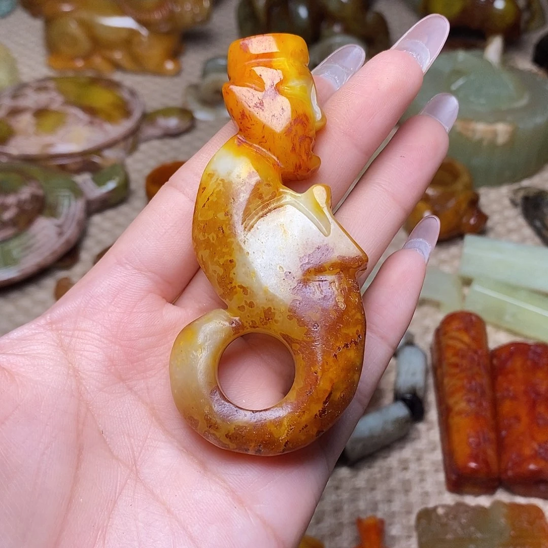 蛇纹石玉未镶嵌颈饰