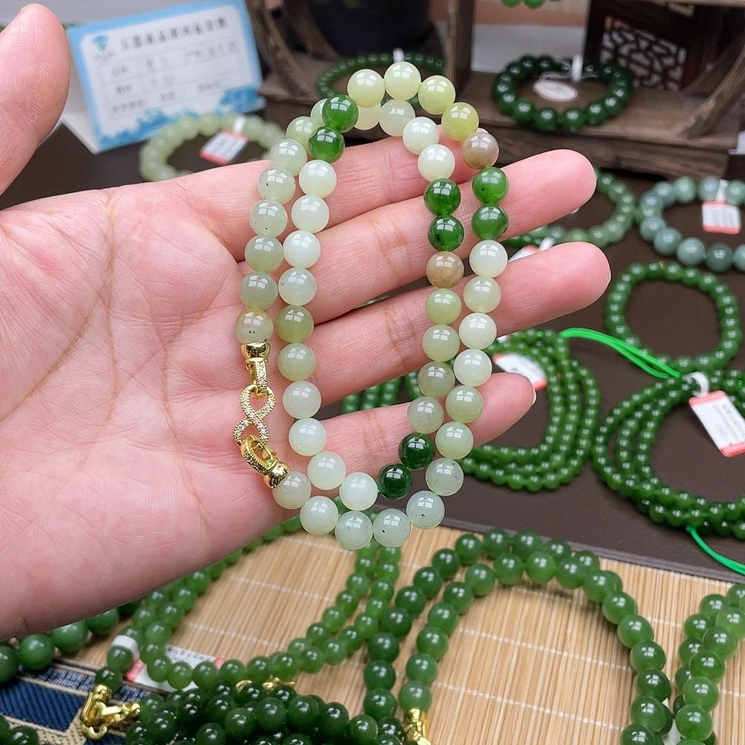 和田玉未镶嵌颈饰卡8多宝