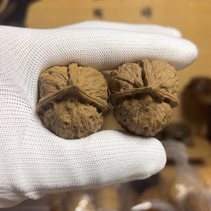 文玩核桃吊坠宝塔三棱