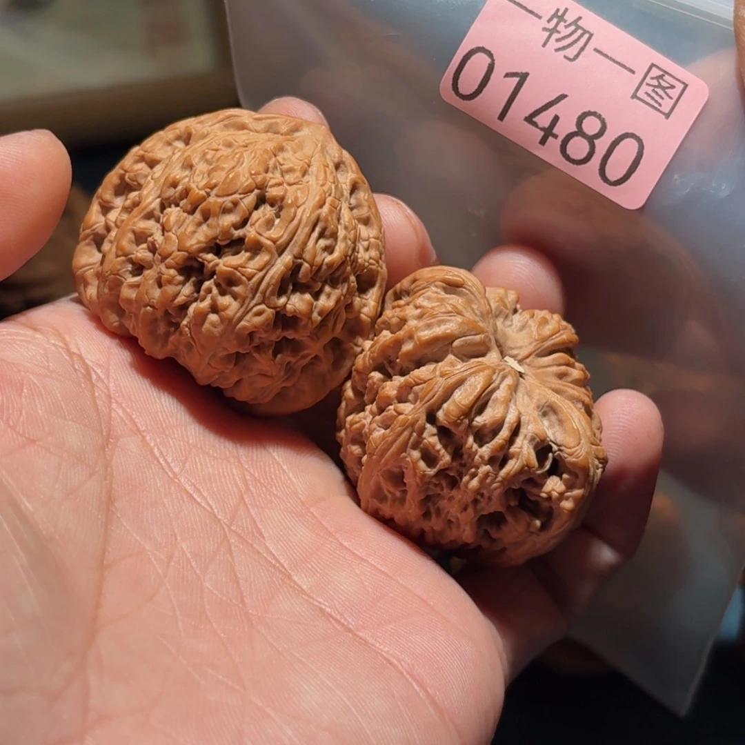 文玩核桃把件红玛瑙