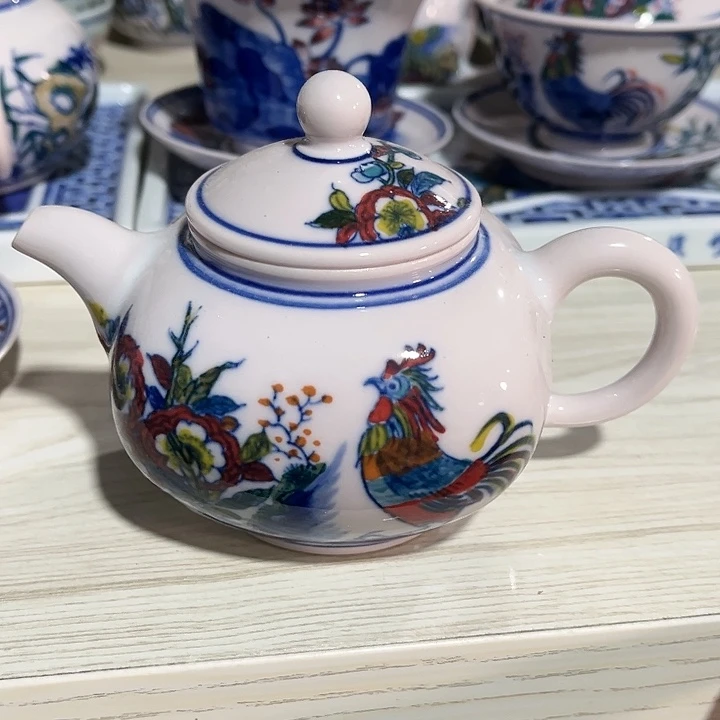瓷片景德镇陶瓷茶壶。