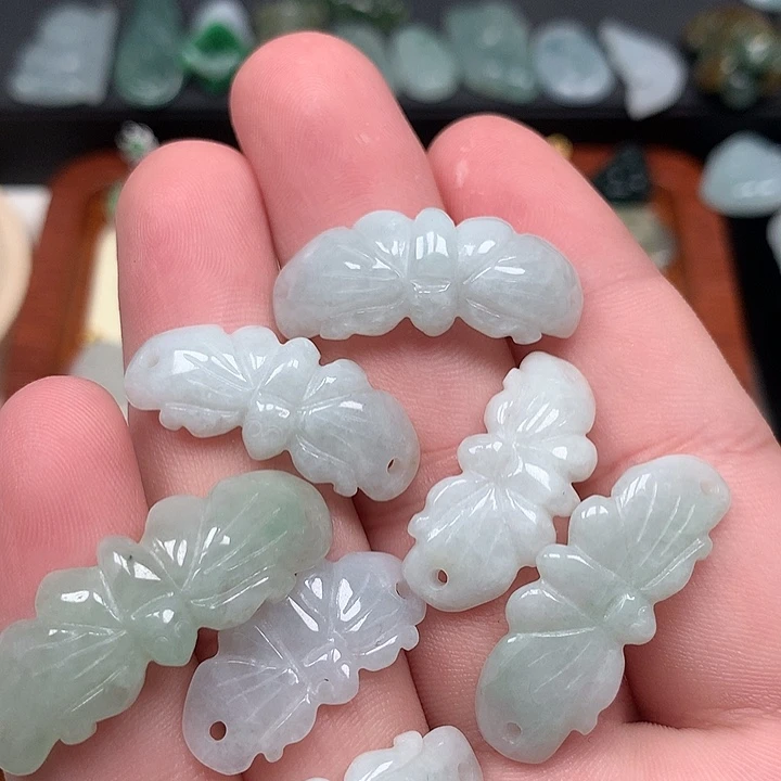 翡翠未镶嵌颈饰翡翠首饰