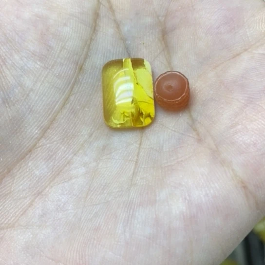 蜜蜡未镶嵌裸石吊坠