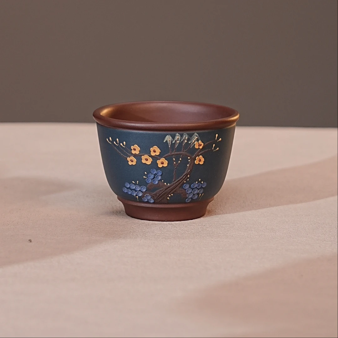 宜兴紫砂茶具 原矿紫泥泥料粉浆堆绘松竹梅主人杯品茗杯