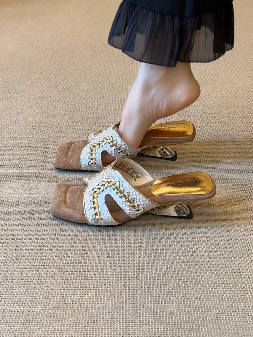 Elingjk/5cm百搭复古优雅方头拼色H型时尚异型坡跟露趾拖鞋